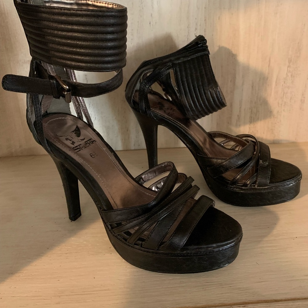 Super Sexy heels size 6.5